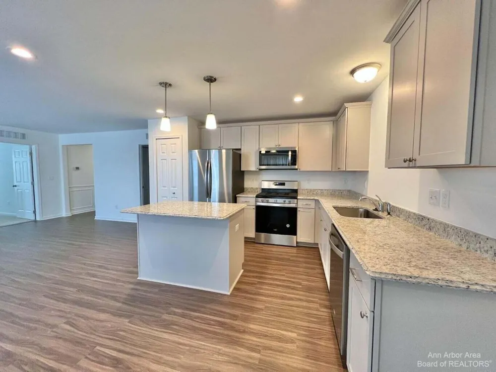 10284 Swan Lake Circle Ypsilanti Charter Township, MI 48197