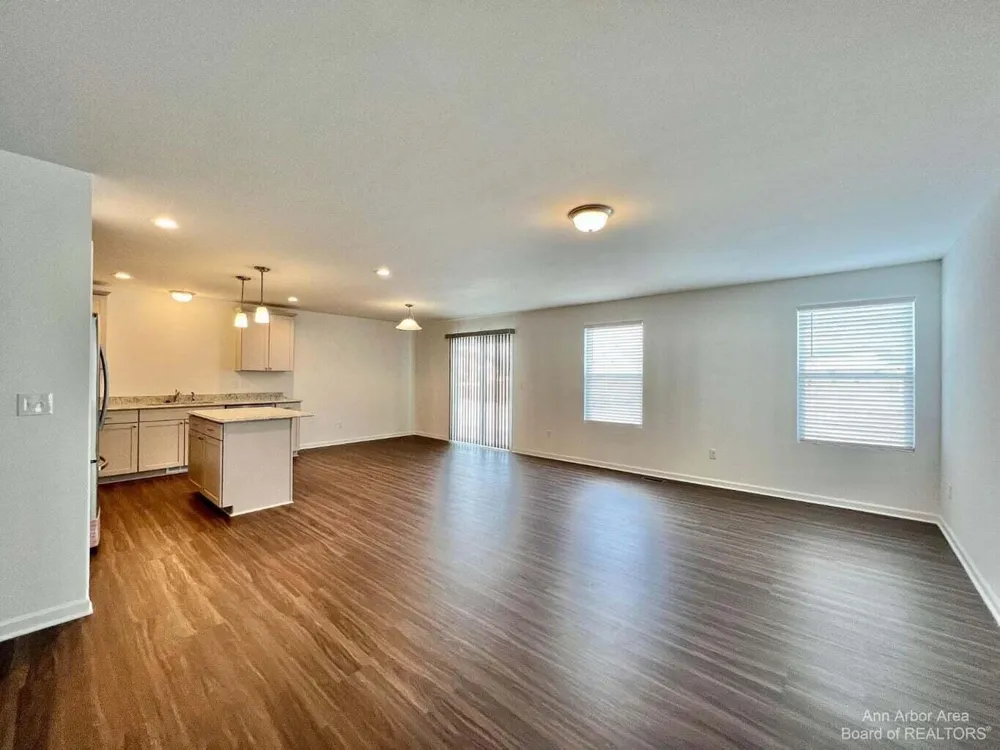 10284 Swan Lake Circle Ypsilanti Charter Township, MI 48197