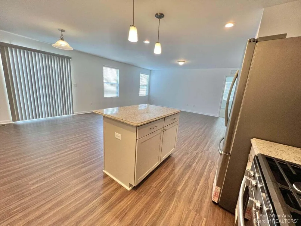 10284 Swan Lake Circle Ypsilanti Charter Township, MI 48197