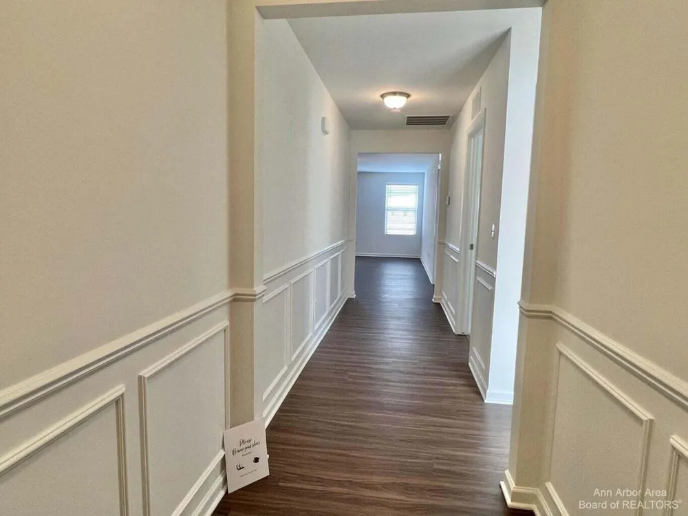 10284 Swan Lake Circle Ypsilanti Charter Township, MI 48197