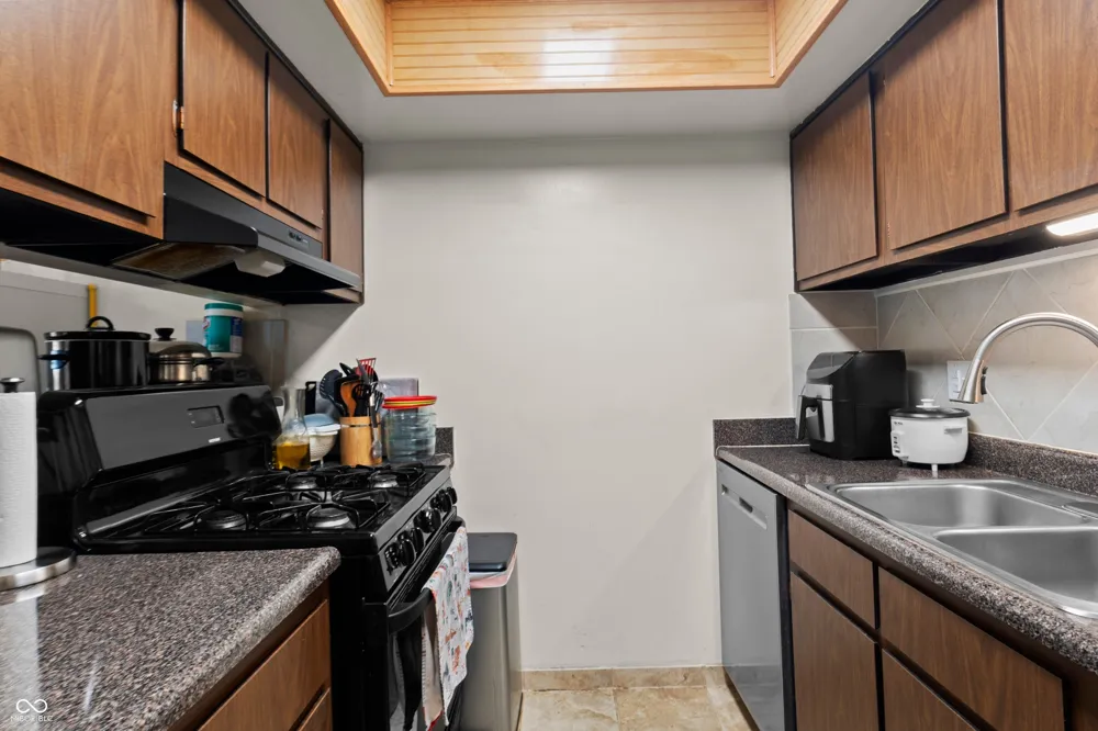 8283 Hewlet Drive #F Indianapolis, IN 46268
