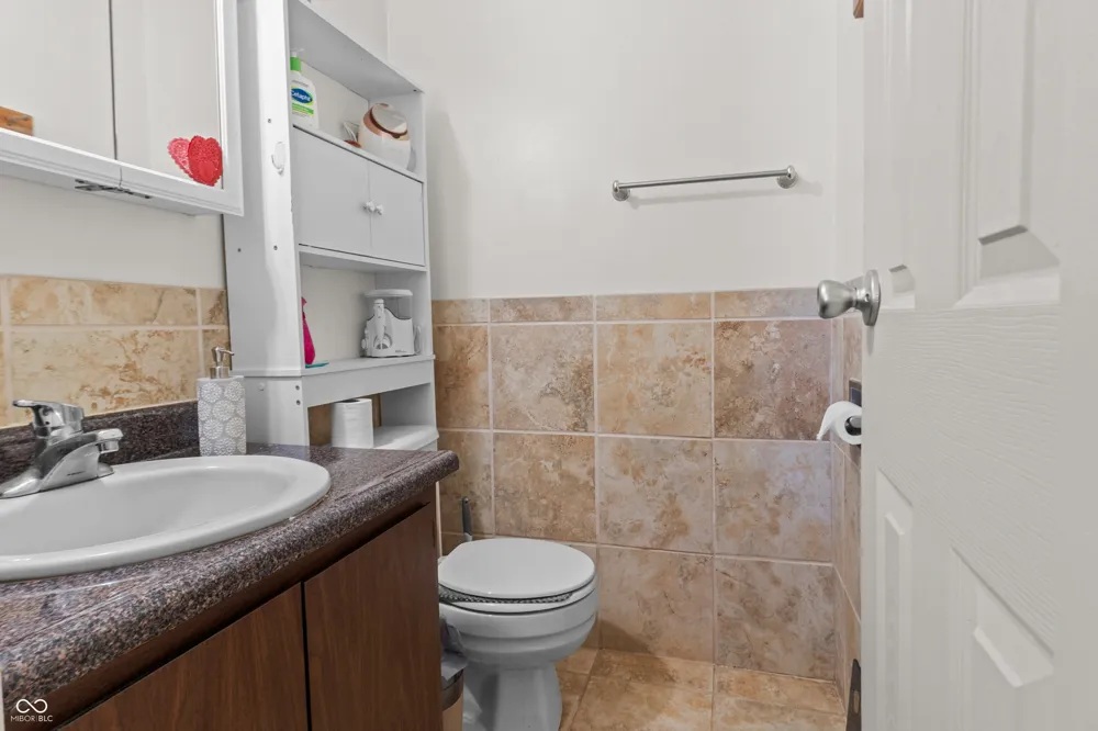 8283 Hewlet Drive #F Indianapolis, IN 46268