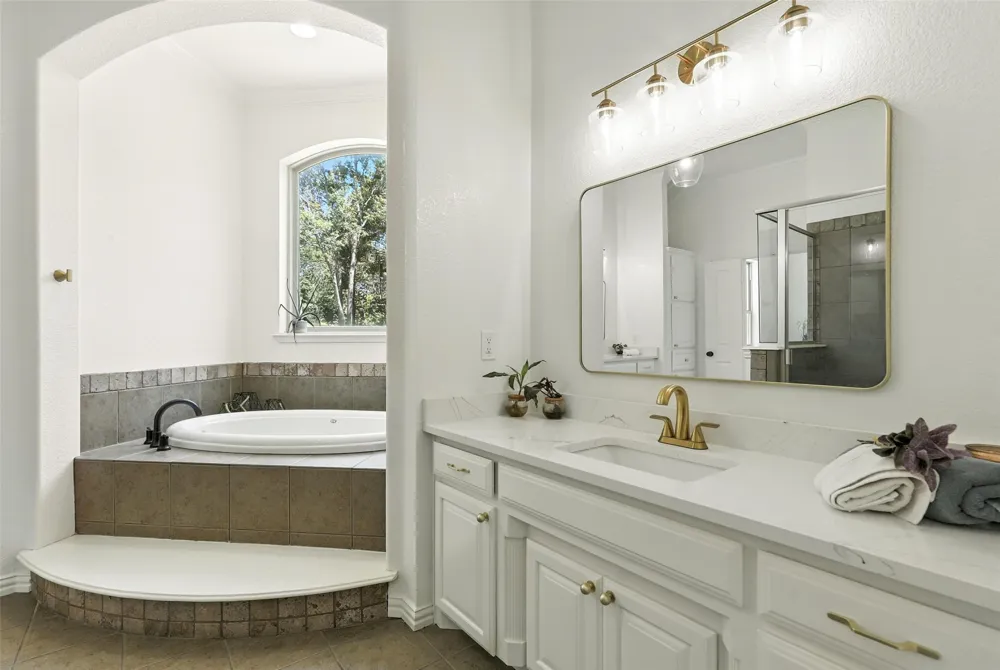 381 Creek Bend Drive Aledo, TX 76008