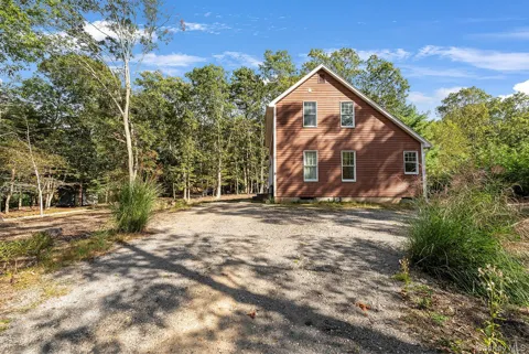 9 Wood Lot Lane