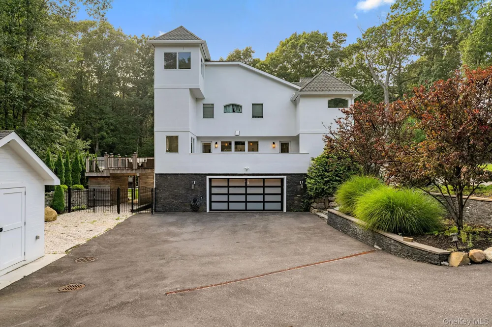 12 Seaside Drive Belle Terre, NY 11777