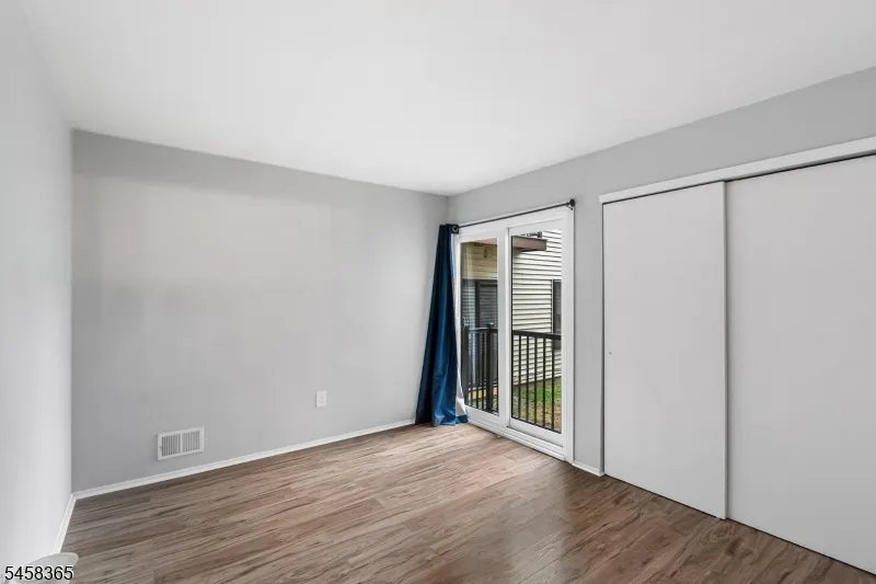 209 Spruce Hills Dr Glen Gardner, NJ 08826