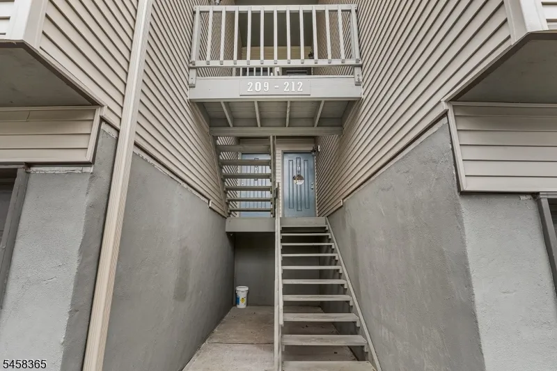 209 Spruce Hills Dr Glen Gardner, NJ 08826