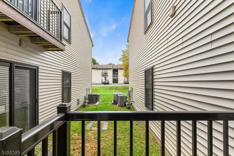 209 Spruce Hills Dr Glen Gardner, NJ 08826