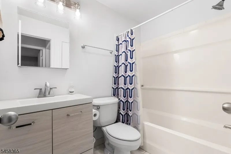 209 Spruce Hills Dr Glen Gardner, NJ 08826