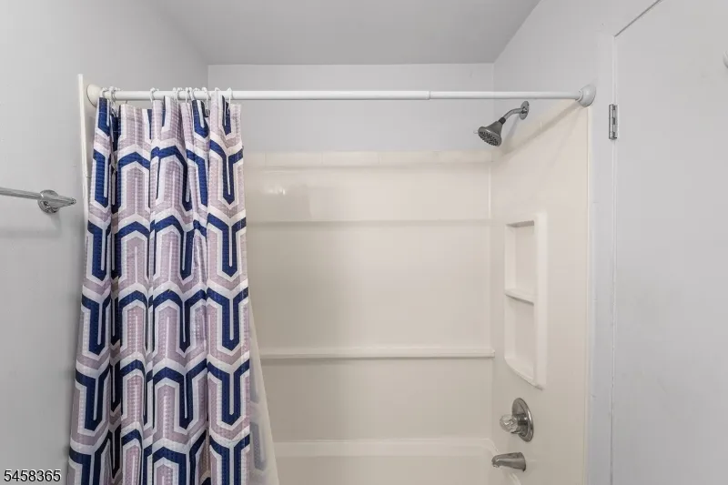 209 Spruce Hills Dr Glen Gardner, NJ 08826