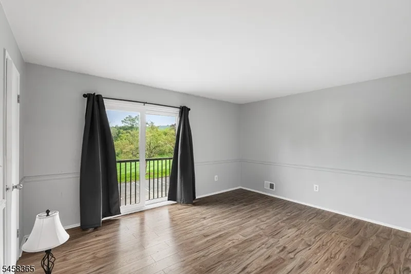 209 Spruce Hills Dr Glen Gardner, NJ 08826