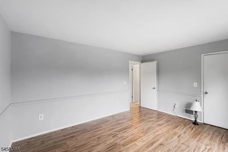 209 Spruce Hills Dr Glen Gardner, NJ 08826
