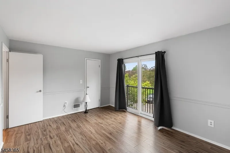 209 Spruce Hills Dr Glen Gardner, NJ 08826