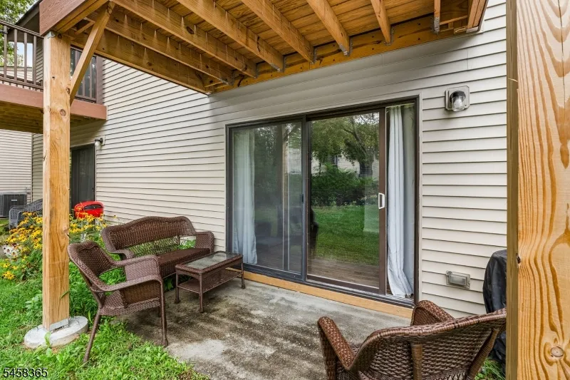 209 Spruce Hills Dr Glen Gardner, NJ 08826
