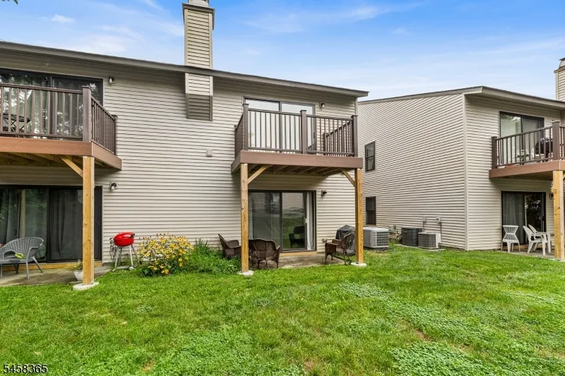209 Spruce Hills Dr Glen Gardner, NJ 08826