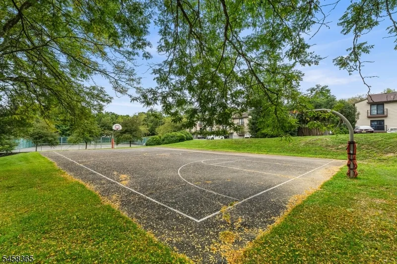 209 Spruce Hills Dr Glen Gardner, NJ 08826