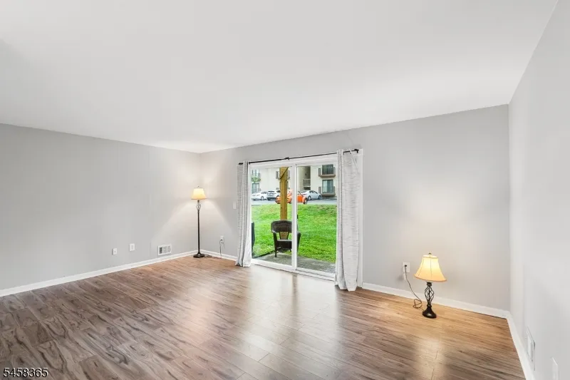 209 Spruce Hills Dr Glen Gardner, NJ 08826