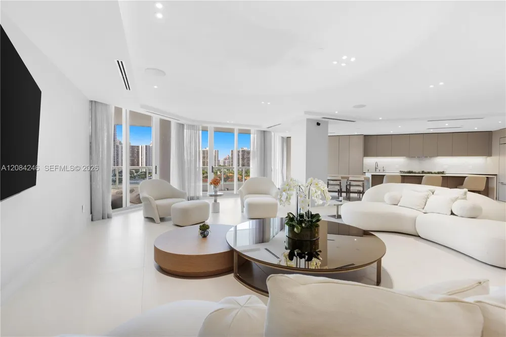 21050 Point Pl #902 Aventura, FL 33180