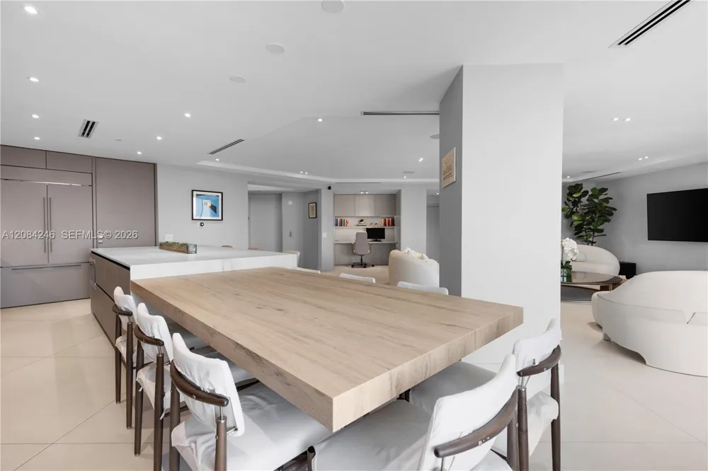 21050 Point Pl #902 Aventura, FL 33180