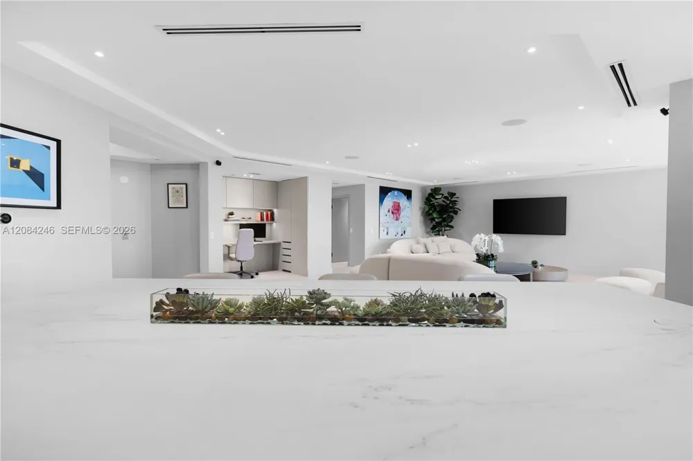 21050 Point Pl #902 Aventura, FL 33180