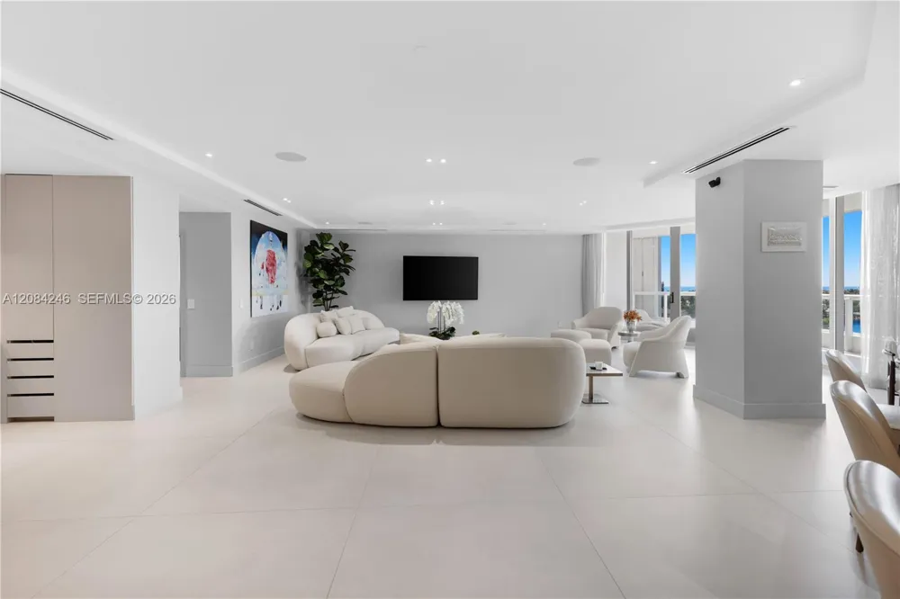 21050 Point Pl #902 Aventura, FL 33180