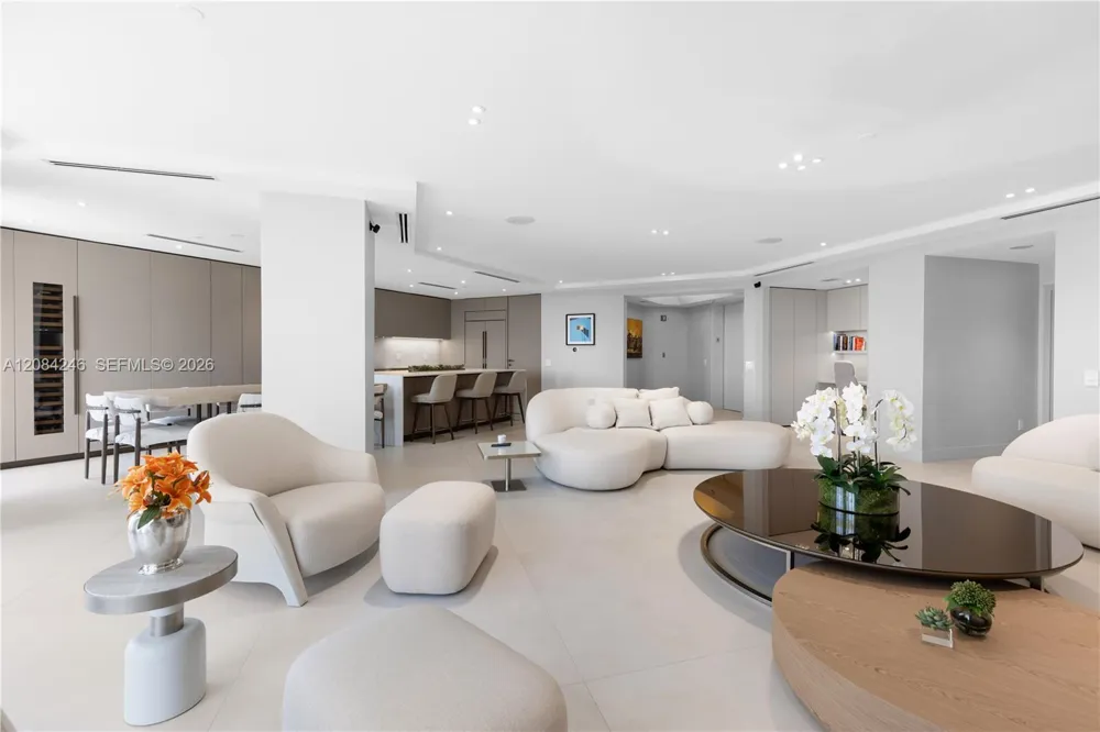 21050 Point Pl #902 Aventura, FL 33180