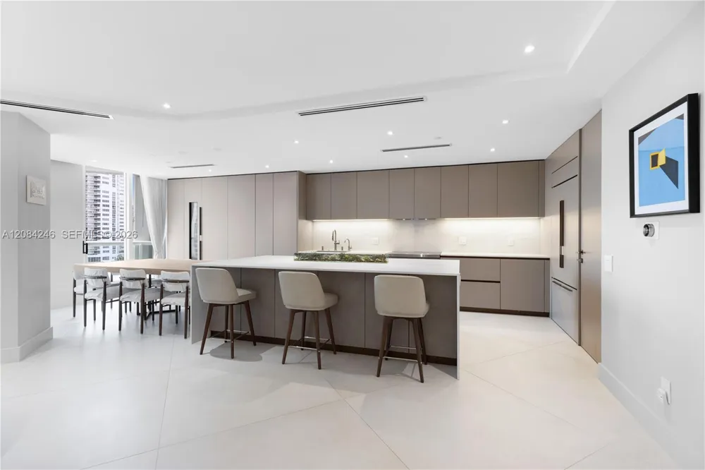 21050 Point Pl #902 Aventura, FL 33180