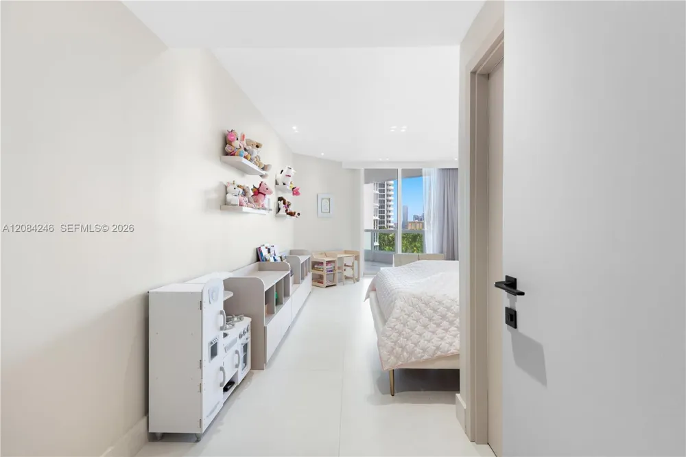21050 Point Pl #902 Aventura, FL 33180
