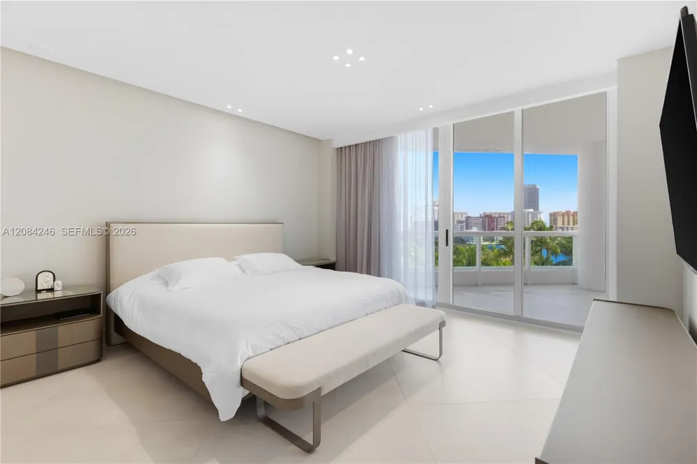 21050 Point Pl #902 Aventura, FL 33180