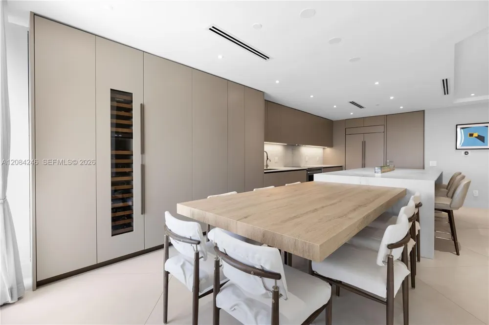 21050 Point Pl #902 Aventura, FL 33180