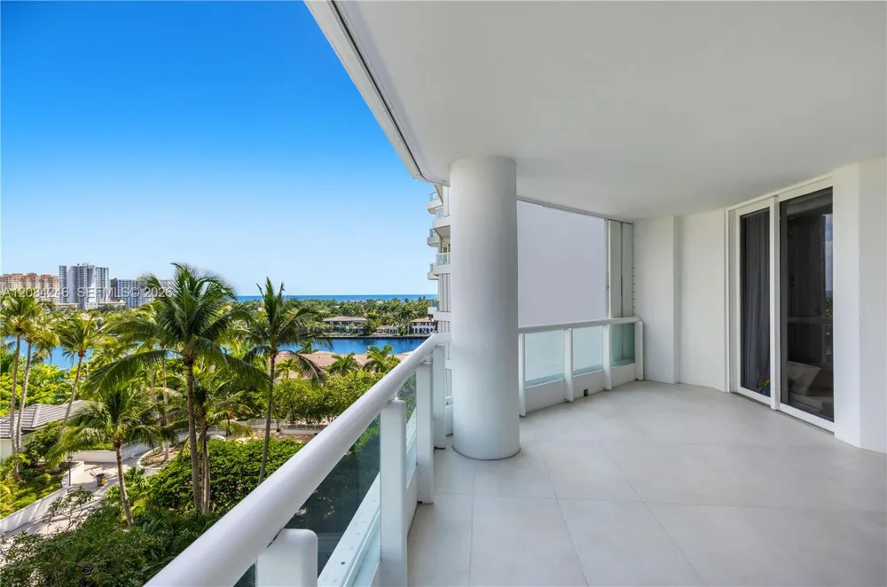 21050 Point Pl #902 Aventura, FL 33180