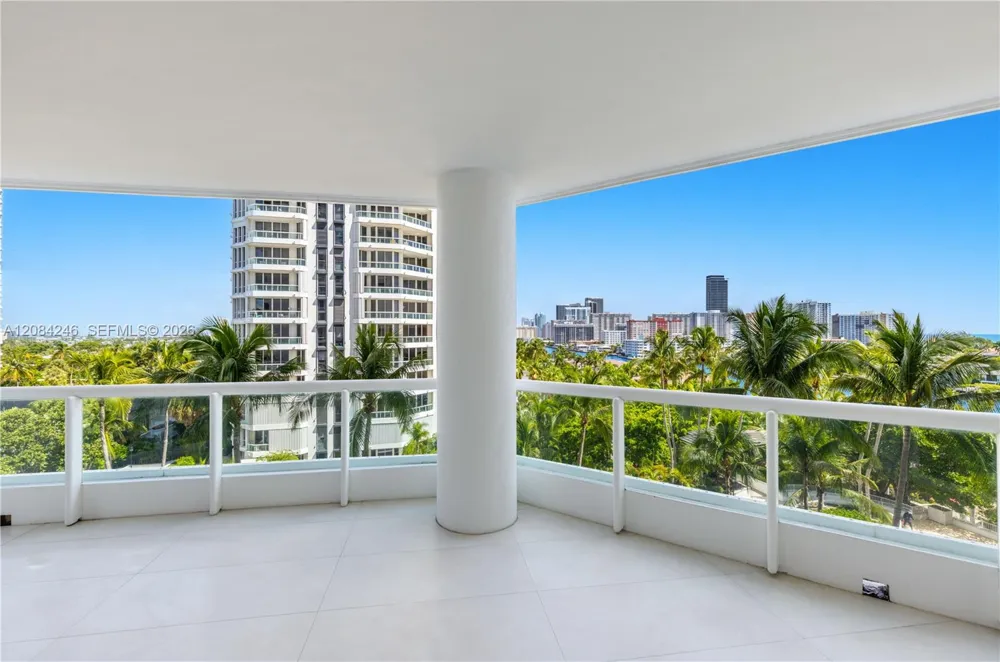 21050 Point Pl #902 Aventura, FL 33180