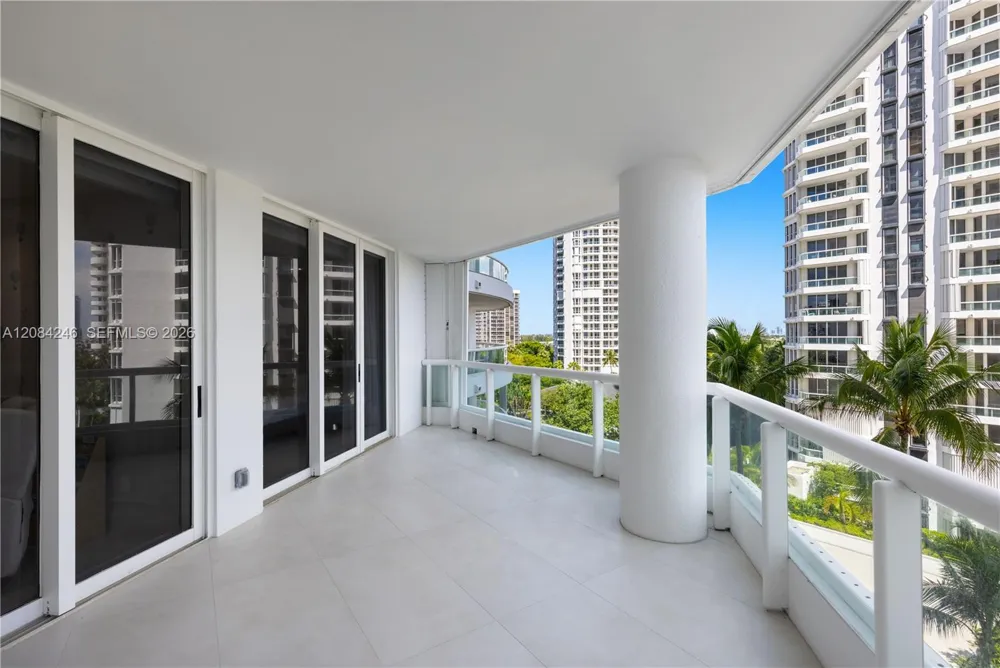21050 Point Pl #902 Aventura, FL 33180