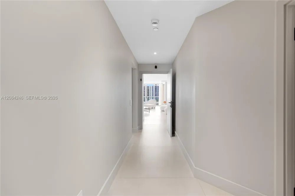 21050 Point Pl #902 Aventura, FL 33180