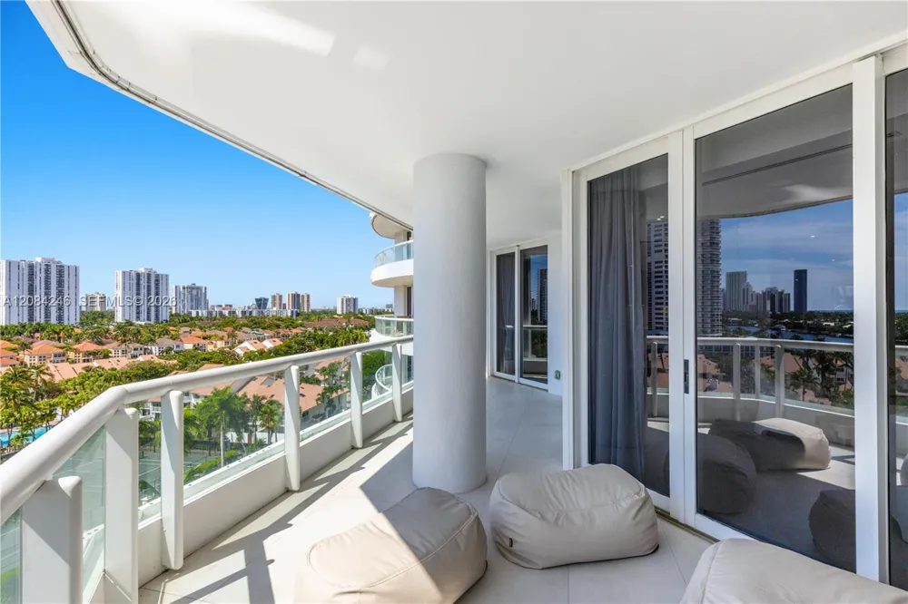 21050 Point Pl #902 Aventura, FL 33180