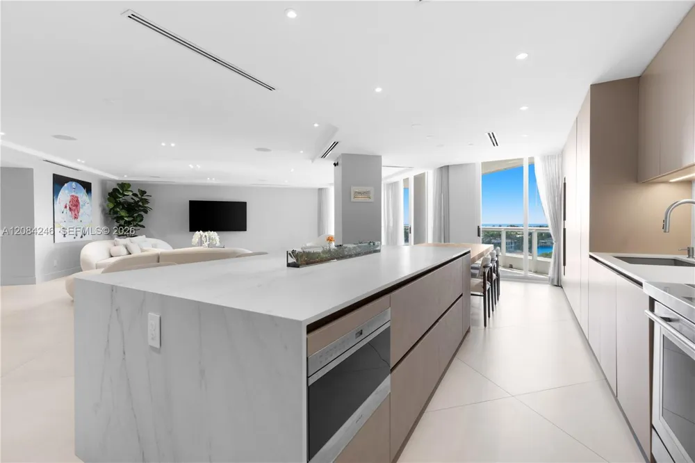 21050 Point Pl #902 Aventura, FL 33180