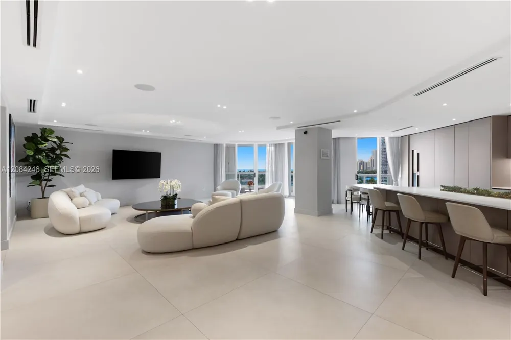 21050 Point Pl #902 Aventura, FL 33180