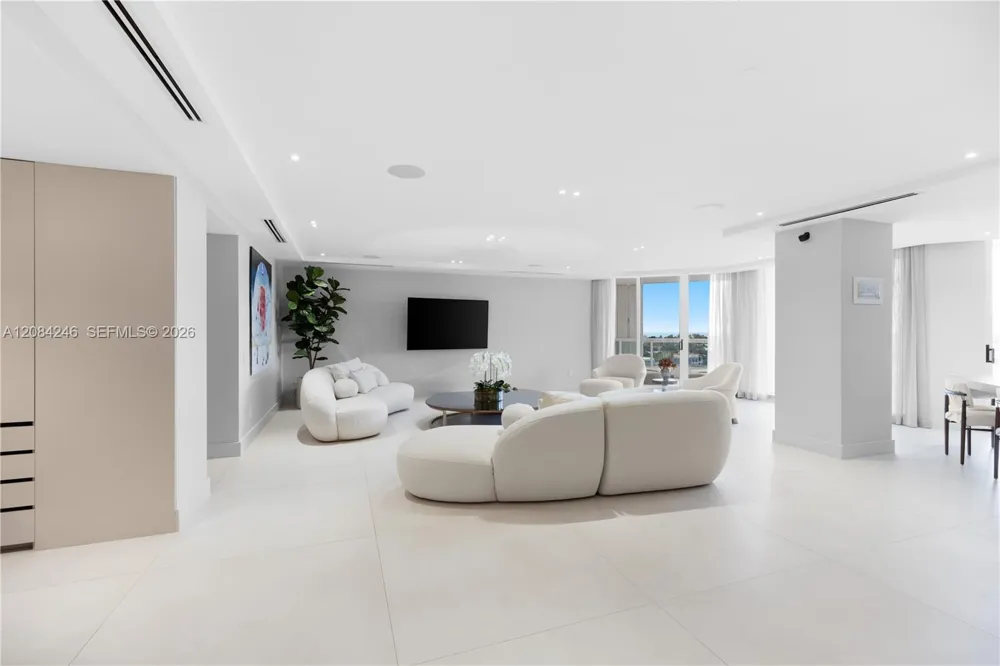 21050 Point Pl #902 Aventura, FL 33180