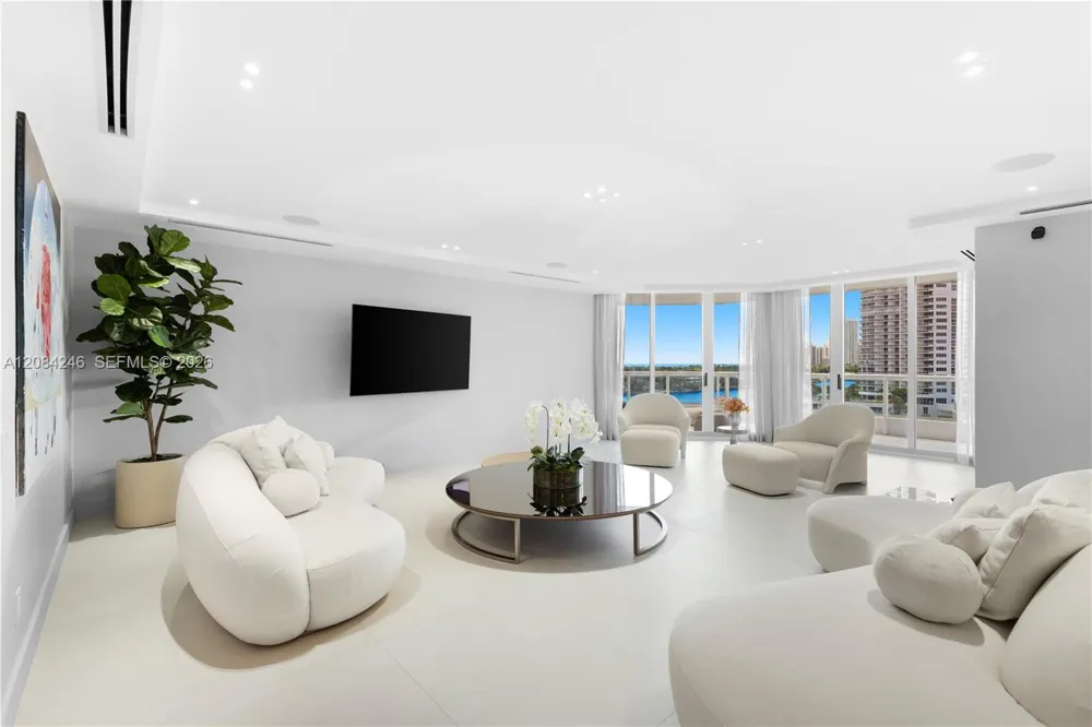 21050 Point Pl #902 Aventura, FL 33180