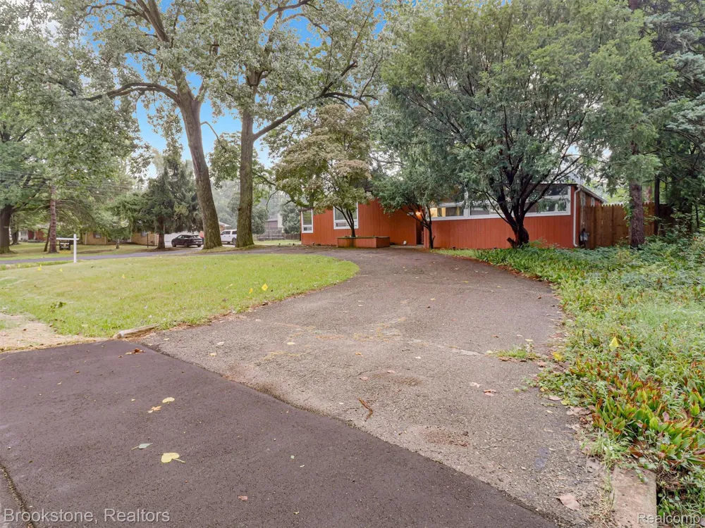19741 Mahon Street Southfield City, MI 48075
