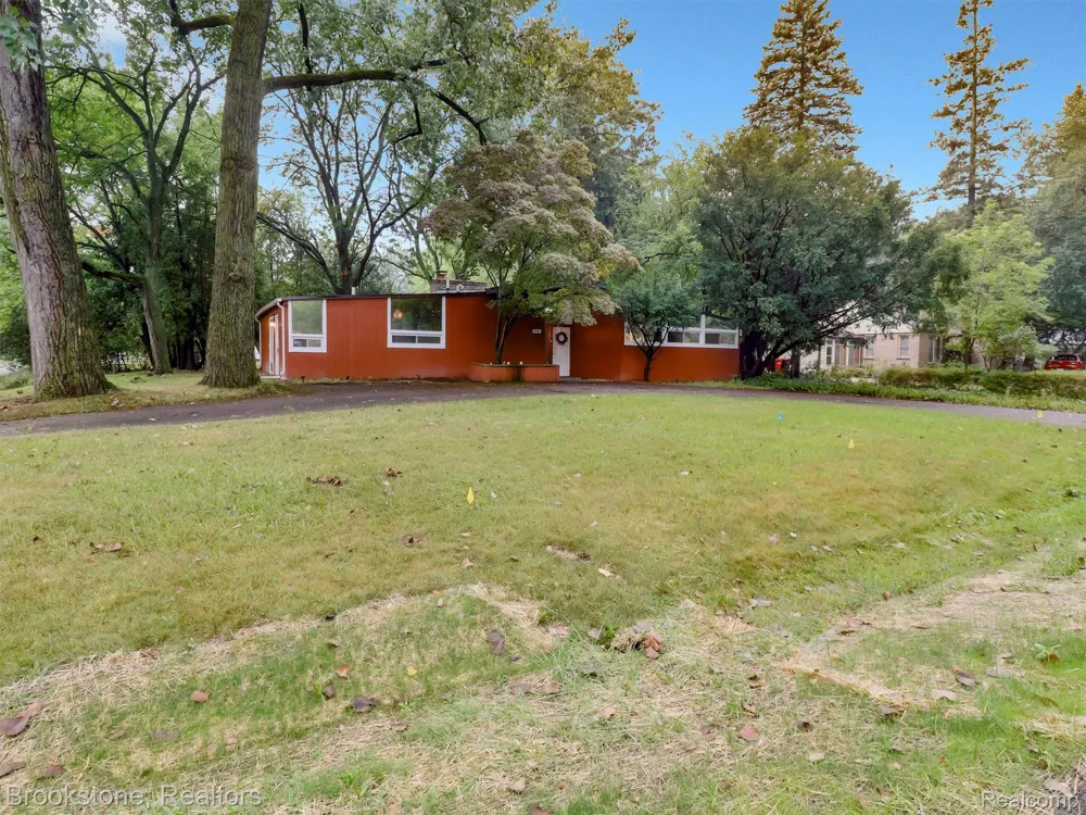19741 Mahon Street Southfield City, MI 48075