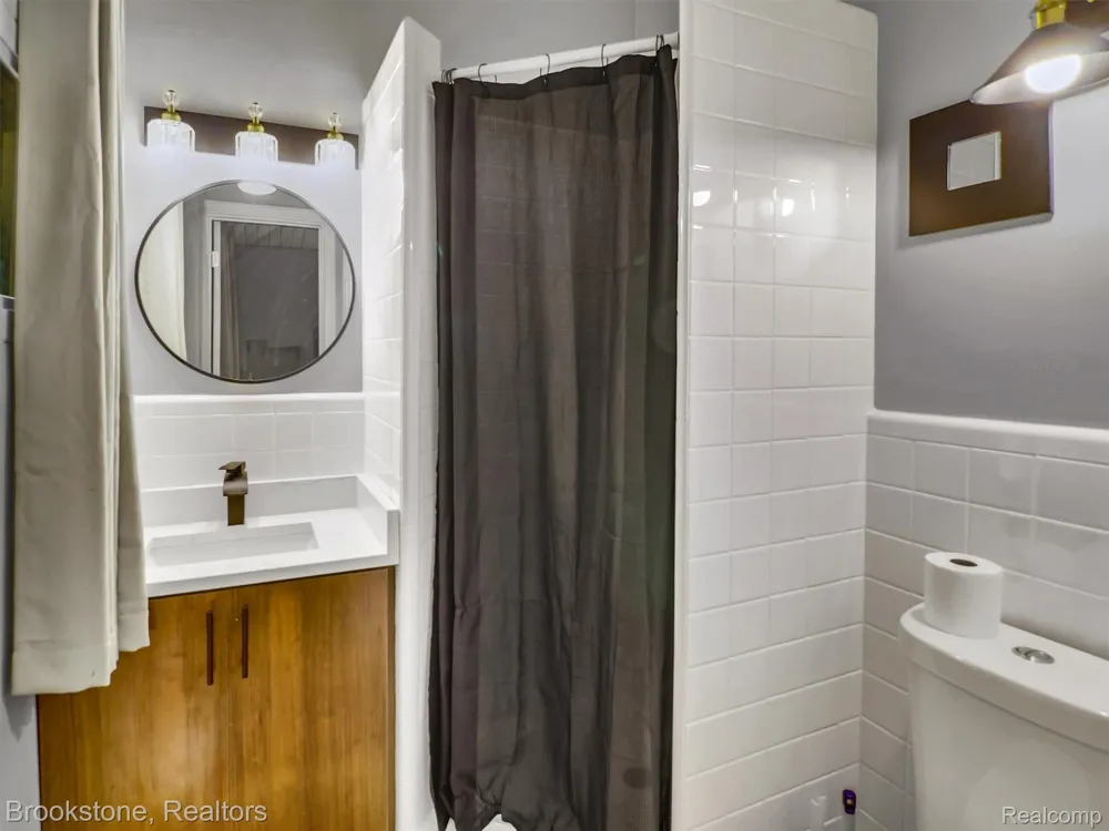 19741 Mahon Street Southfield City, MI 48075