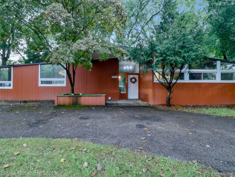 19741 Mahon Street Southfield City, MI 48075