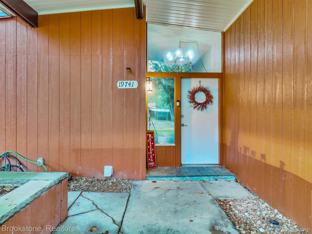 19741 Mahon Street Southfield City, MI 48075