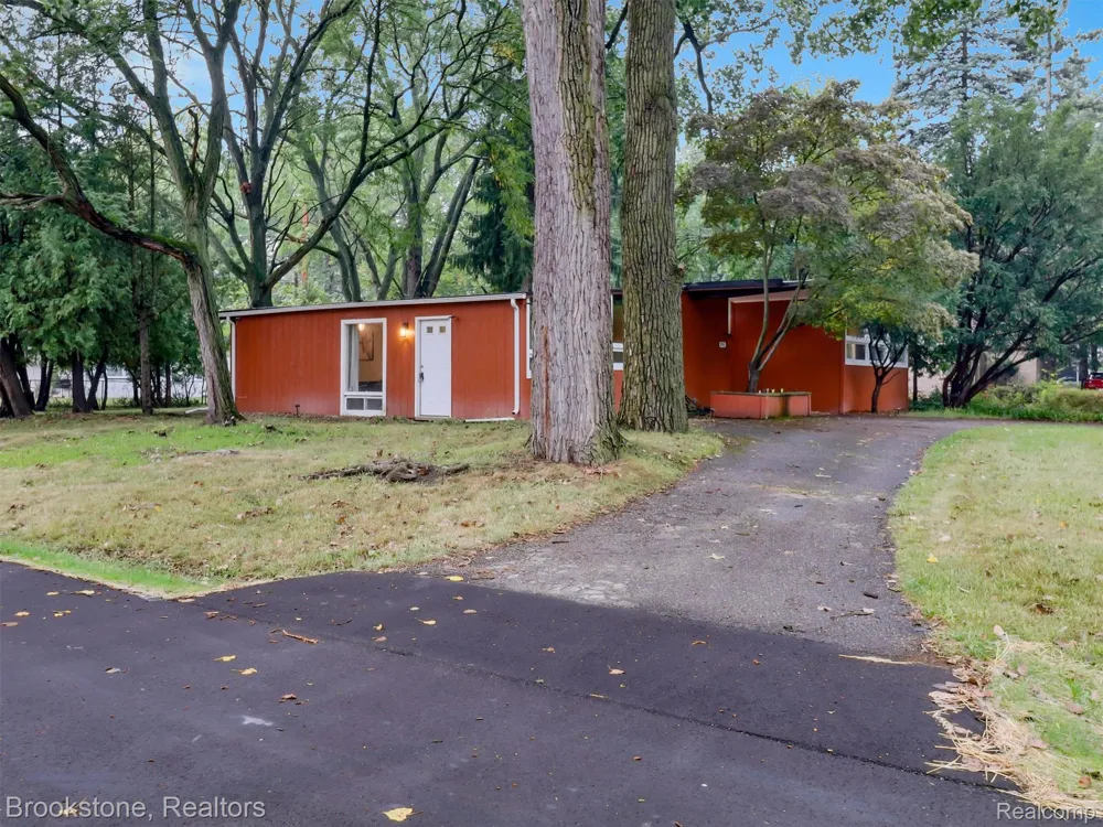 19741 Mahon Street Southfield City, MI 48075