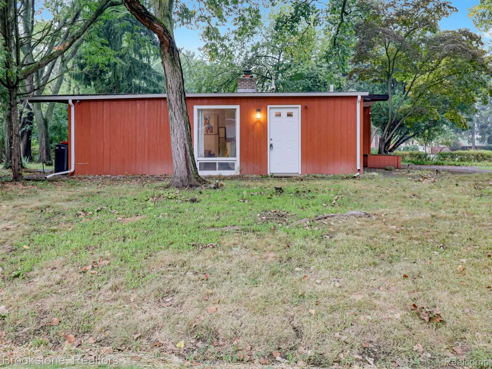 19741 Mahon Street Southfield City, MI 48075
