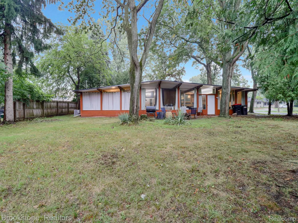 19741 Mahon Street Southfield City, MI 48075