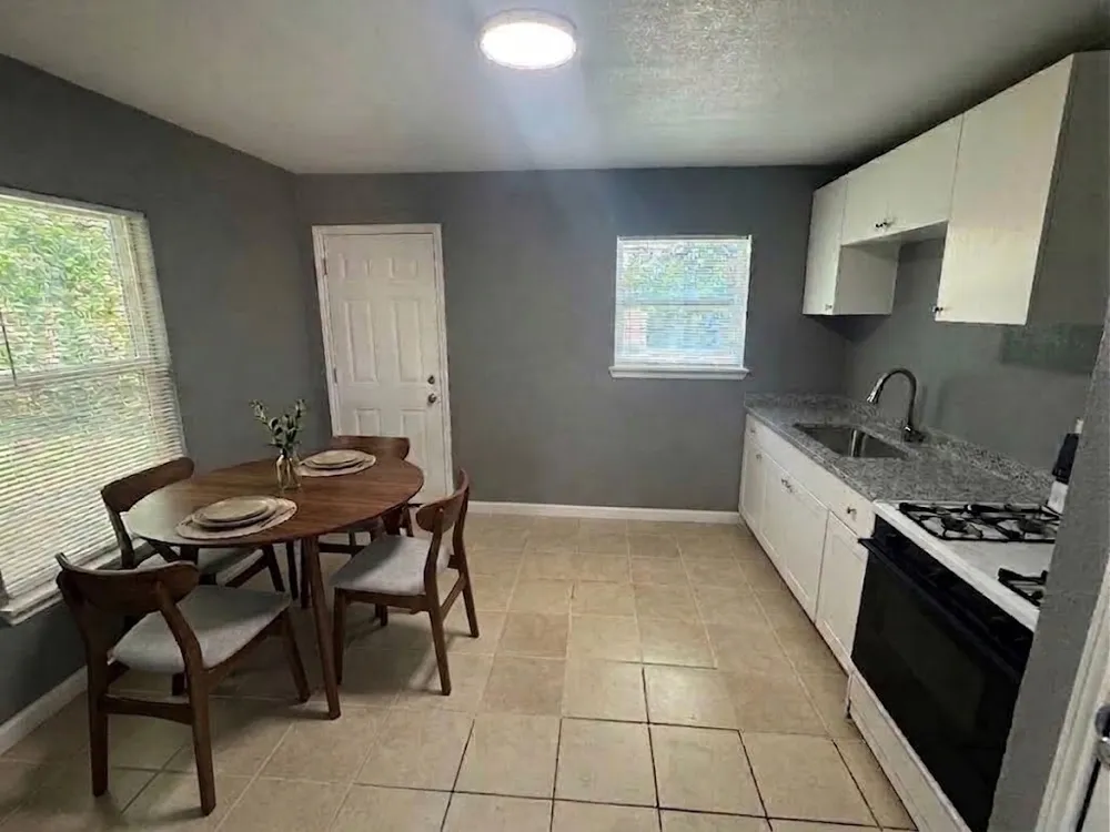4040 Runnels Street Fort Worth, TX 76106