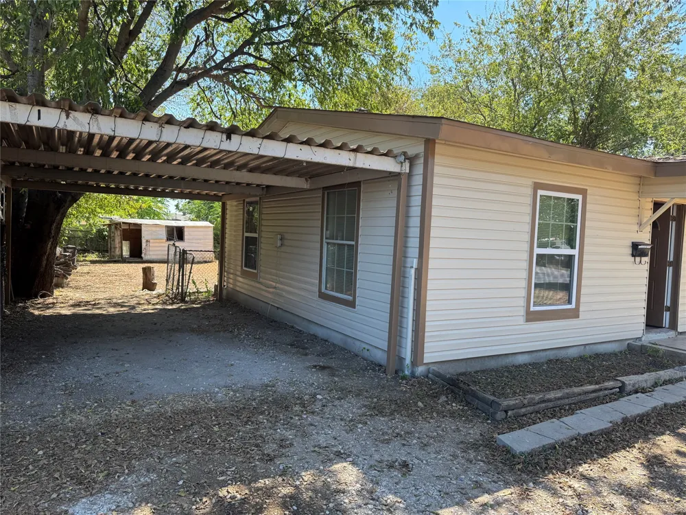 4040 Runnels Street Fort Worth, TX 76106