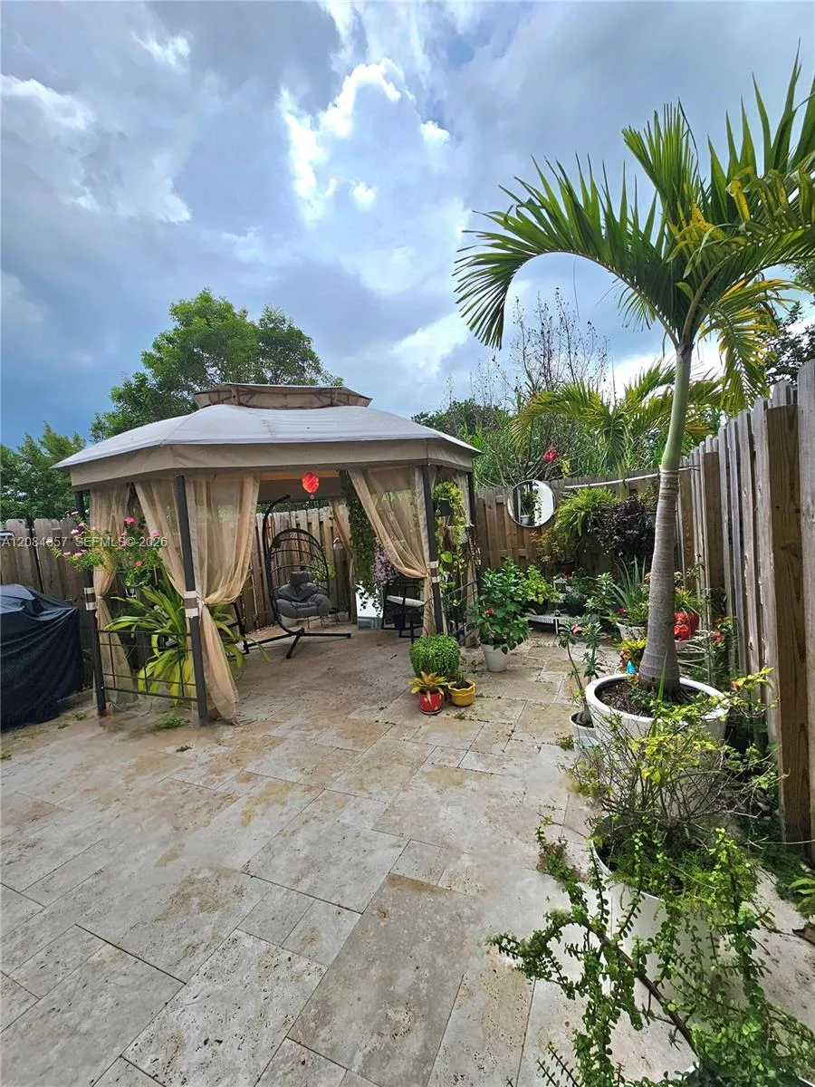 300 NE 12th St Florida City, FL 33034